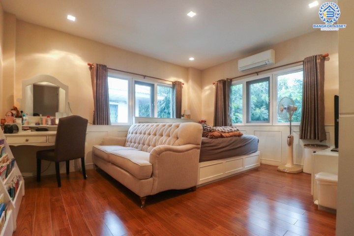 *****บ้านเดี่ยวมือสองย่านนนทบุรี ม.เพอร์เฟคเพลส ราชพฤกษ์ เฟส2 เนื้อที่กว้าง 71.60 ตร.ว. ฟังก์ชัน 4 ห้องนอน 3 ห้องน้ำ ที่จอดรถ 2 คัน บ้านสภาพสวย พร้อมเข้าอยู่ หน้าบ้านไม่ชนกับหลังอื่น ตั้งบนทำเลเดินทางสะดวก ใกล้รถไฟฟ้าสายสีม่วง "สถานีบางรักน้อยท่าอิฐ" และทางด่วน "กาญจนาภิเษก"